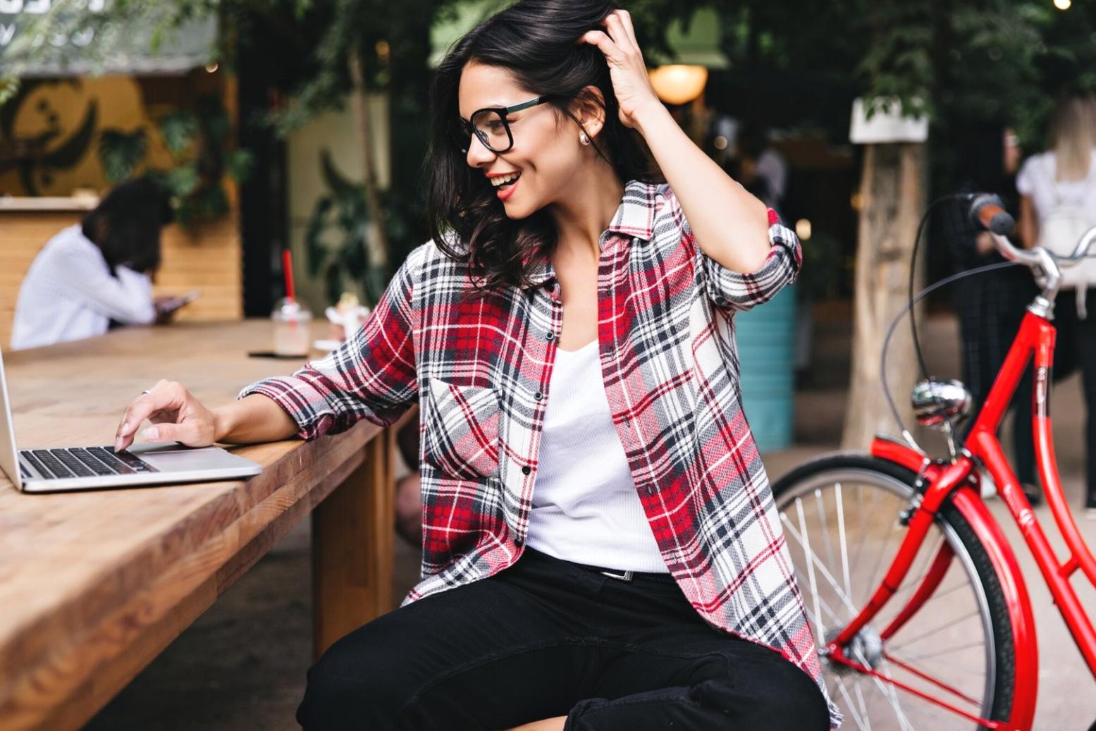 Participants travaillant sur leur plan budgétaire personnel
